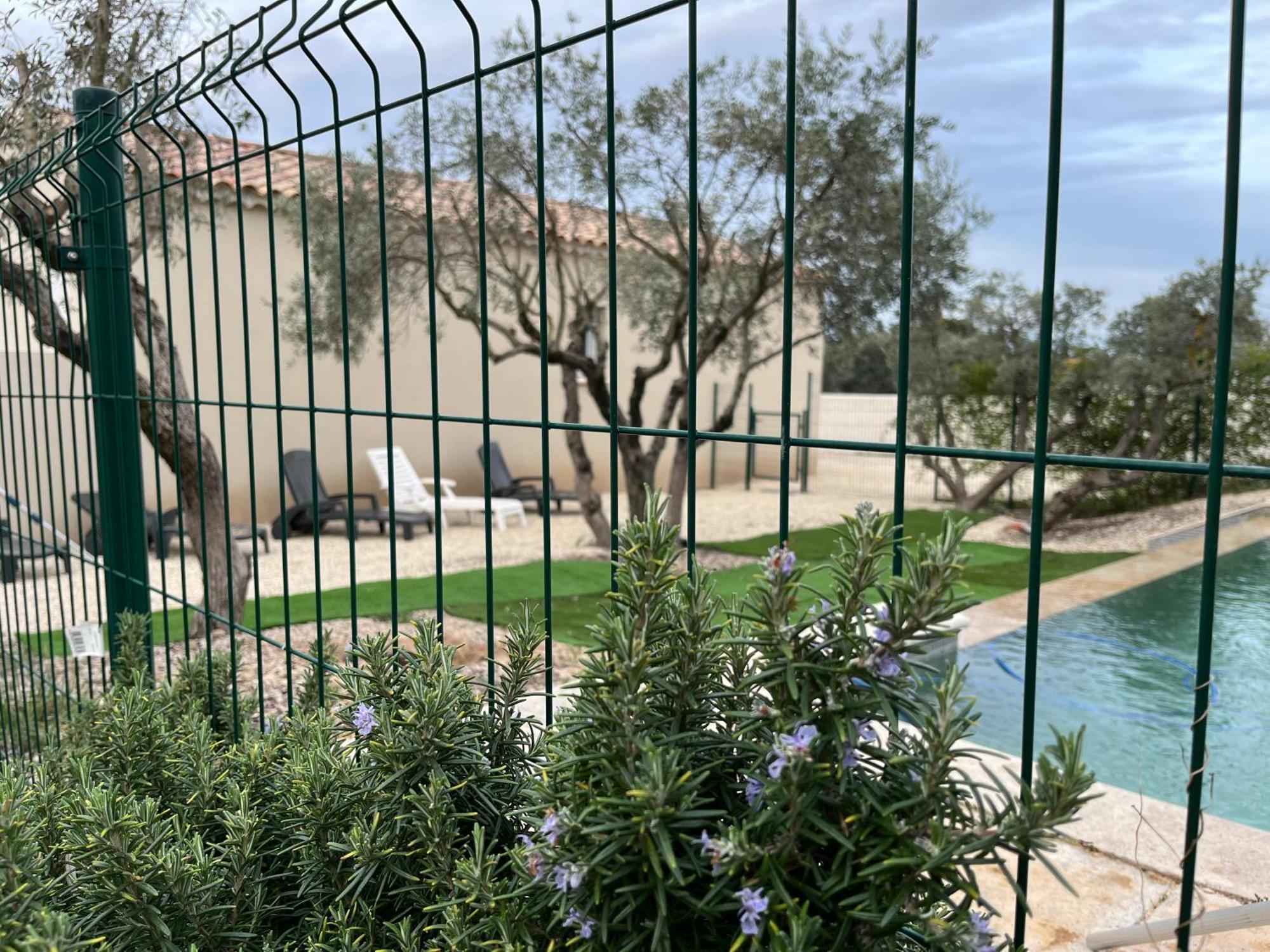 Chez Nous Otel Mérindol Dış mekan fotoğraf