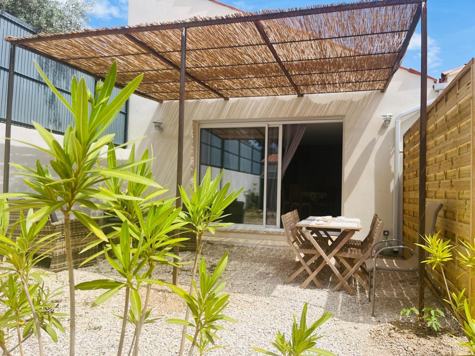 Chez Nous Otel Mérindol Dış mekan fotoğraf